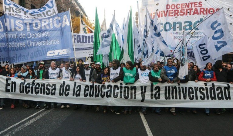 Gremios universitarios paran este miércoles tras rechazar una oferta salarial del Gobierno