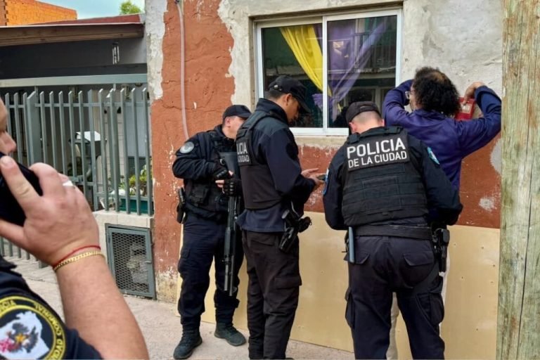 Dieciséis detenidos y nueve locales clausurados tras un megaoperativo de seguridad en villas porteñas
