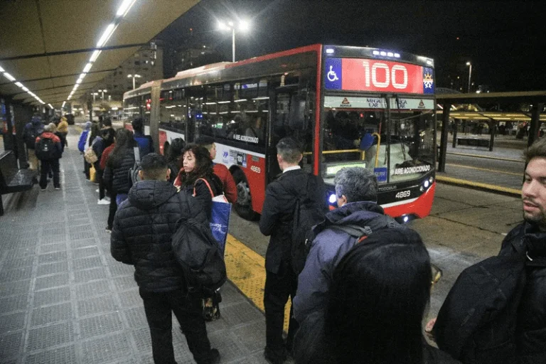 Los nuevos aumentos de agosto: suben el transporte, los servicios, las prepagas y los colegios privados